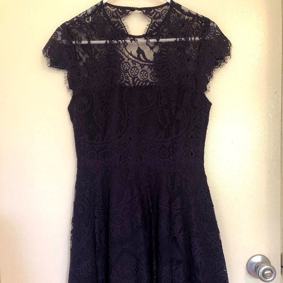 BB Dakota “Rhianna” Illusion Yoke Lace Dress - Picture 4 of 9